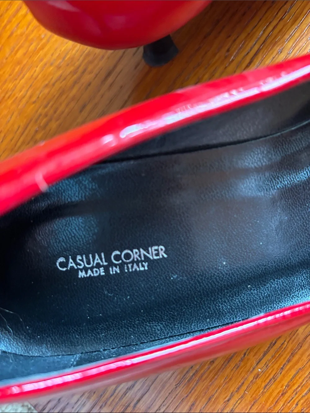 CASUAL CORNER made in Italy, Vintage shiny red leather kitten heels.👠 size 7.5